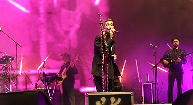 Can Bonomo festival kapsamında Manisa'da konser verdi