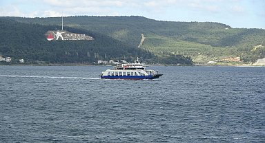 Çanakkale'de feribot seferlerine 'fırtına' engeli