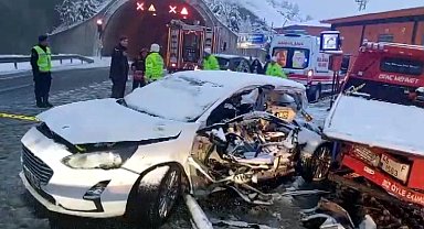 Çekiciye çarpan otomobilin sürücüsü öldü