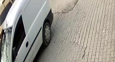 Çeltik yüklü kamyonetin devrildiği anlar kamerada