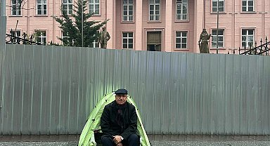 CHP'li Tanal, Adalet Bakanlığı önünde çadır kurdu: Öğrenciler için sabaha kadar nöbet tutacağım