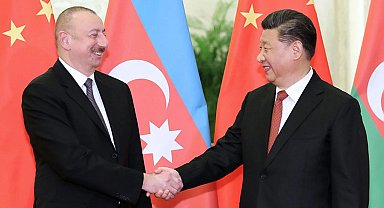 Çin Devlet Başkanı Cinping, Azerbaycan Cumhurbaşkanı Aliyev ile bir araya geldi