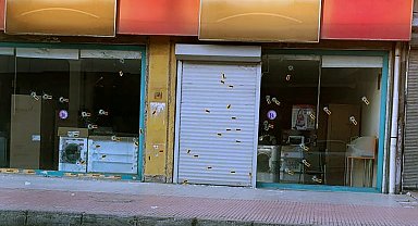 Cinayetle biten kavgayı ayırmadığı gerekçesiyle dükkanına 57 el ateş edildi