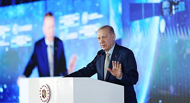 Cumhurbaşkanı Erdoğan: Bugünkü başarı, gençlere umutsuzluk aşılayan zihniyete indirilmiş ağır bir darbedir
