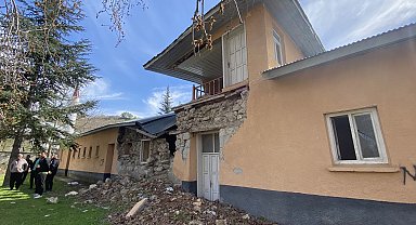 Depremde hasar gören 151 yıllık hükümet konağı için onarım talebi