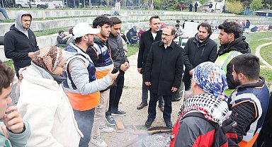 Depremden etkilenen vatandaşlar Yıldız Teknik Üniversitesi Davutpaşa Kampüsü'nde çadır kurdu
