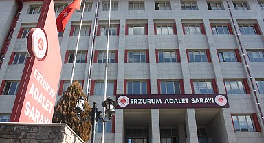Direksiyonda yaralı bulunan sürücünün aracının bagajından eşinin cesedi çıktı