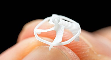 Dünyanın en küçük kablosuz uçan robotu üretildi