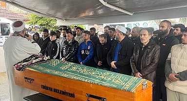 Edirne'de lise bahçesinde bıçaklanarak öldürülen Gülden, toprağa verildi