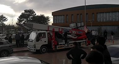 Elazığ'da sağanak; cadde ve sokaklar göle döndü