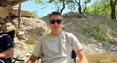 Elektrik direğine çarpan otomobildeki 2 kuzen öldü