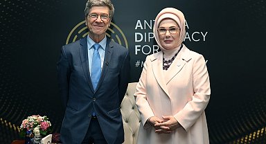 Emine Erdoğan, BM Sürdürülebilir Kalkınma Çözümleri Ağı Başkanı Sachs ile görüştü