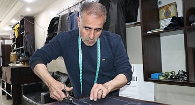 Engeli mesleğinden koparmadı; 42 yıldır terzilik yapıyor