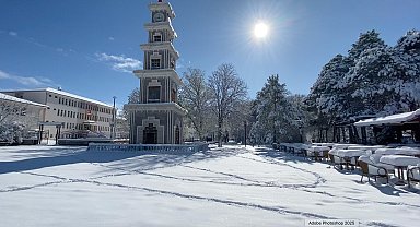 Erzincanlılar nisan ayında güne 20 santime ulaşan karla uyandı