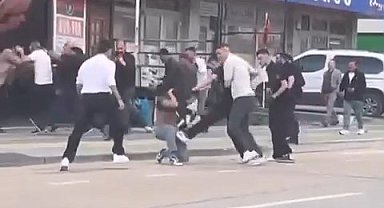 Esnafın da dahil olduğu kavgayı polis, havaya ateş ederek ayırdı