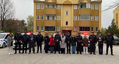 Ev hanımlarından polislere sürpriz