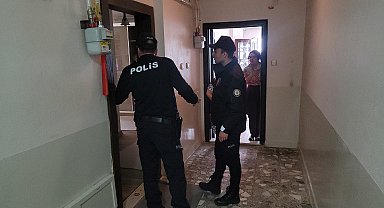 Evde yalnız kalan çocuğun yardım çığlığı, ekipleri harekete geçirdi