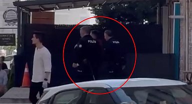 Evini kundakladı, yangını izlerken yakalandı