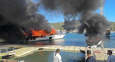 Fethiye'de teknede çıkan yangın, yanındaki 3 tekneye de sıçradı