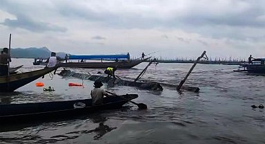 Filipinler'de gemi alabora oldu: 4 ölü