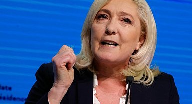 Fransa'da yolsuzluktan suçlu bulunan Le Pen, Pas-de-Calais il meclis üyeliğinden menedildi