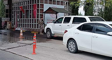 Gaziantep Havalimanı uygulama noktasında arbede sırasında ateş açıldı; 1'i polis, 2 yaralı
