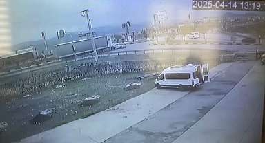 Gaziantep'te TIR ile çarpışan otomobildeki anne ve oğlu öldü; kaza kamerada