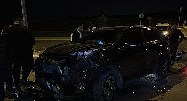 Gebze'de cip ile otomobil çarpıştı: 2 yaralı