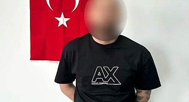 Gürcistan'da yakalanan 5'i kırmızı bültenle aranan 8 şüpheli Türkiye'ye getirildi
