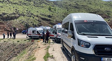 Hafif ticari araç şarampole yuvarlandı: 1'i ağır, 4 yaralı