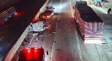 Hafif ticari araç, TIR'a arkadan çarptı: 1 ölü, 1 yaralı