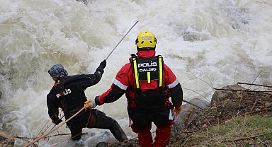 Hakkari'de kaybolan kadını arama çalışmaları 3'üncü gününde de devam etti