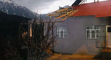 Hakkari'de kuvvetli rüzgar nedeniyle eğitim-öğretime ara verildi