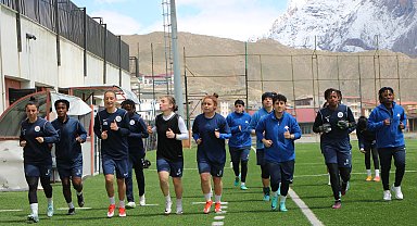 Hakkarigücü Kadın Futbol Takımı, Fenerbahçe maçına bir ilk için çıkıyor