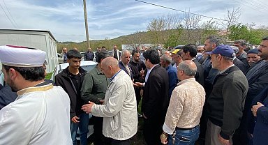 Halı sahada kalp krizinden hayatını kaybeden komiser toprağa verildi