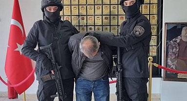 Hapis cezasıyla aranan FETÖ'den ihraç öğretim üyesi yakalandı