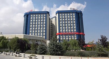 Hastalarla ilgili müstehcen yazışmalar yapan 2 asistan doktordan 1'i gözaltına alındı