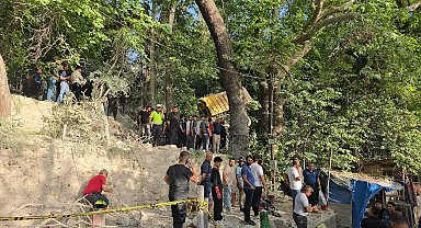 Hatay'da freni arızalanan kamyon şelale bölgesine düştü: 1 ölü, 1 yaralı