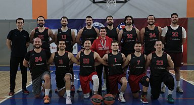HAVELSAN erkek basketbol takımının kadın antrenörü