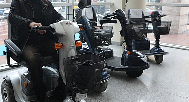 Hollanda Türk İslam Kültür Vakfı ve MHP'den engellilere akülü araç desteği