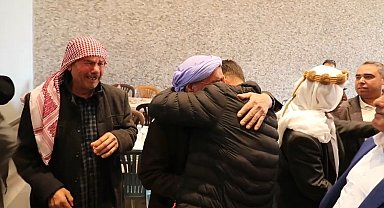 Husumetli aileler barışta gözyaşı döktü