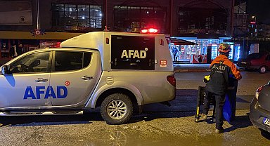 İki duvar arasındaki boşluğa düştü, AFAD kurtardı