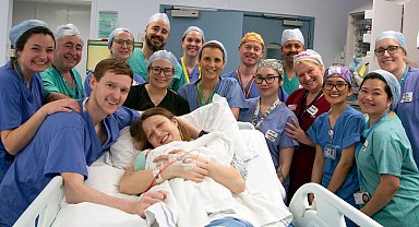 İngiltere'de rahim nakli sonrası ilk bebek dünyaya geldi
