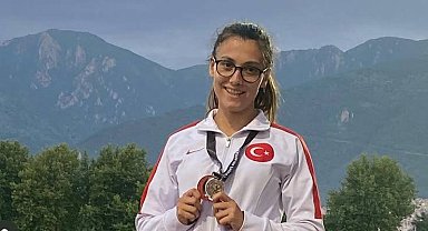 İstanbul- Ağabeyini kaybettiği kansere anne ve babası da yakalanan özel milli sporcunun azmi