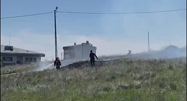 İstanbul - Arnavutköy'de fabrika deposunda başlayan yangın, otluk alana sıçradı