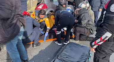 İstanbul - Avcılar'da motosikletle babasının otomobiline çarpıp, yaralandı