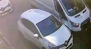 İstanbul - Avcılar'da park halindeki otomobile çarpıp kaçtı