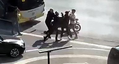 İstanbul- Avcılar'da sürücülerin kavgası kamerada