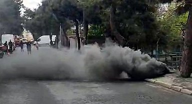 İstanbul - Avcılar'da yeraltı kabloları yandı; caddeyi duman kapladı