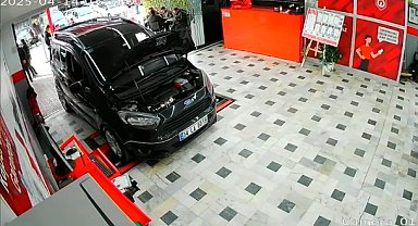 İstanbul- Bağcılar'da oto galeriye el yapımı patlayıcıyla saldırı kamerada